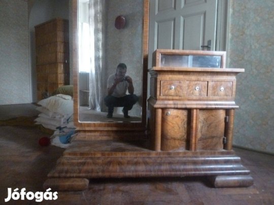 7 darabos art deco hálószoba garnitúra (2 éjjeli, 2 szekrény, 2 ágy,)