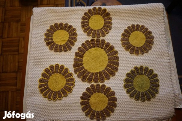 7 db. díszes hurgolt színes kis terítő egyben eladó