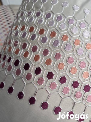 7 db szép párna együtt 16000 ft bp.17 ker