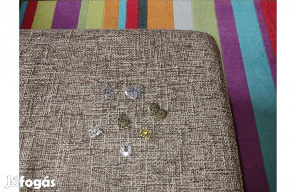 7 db szív alakú medál