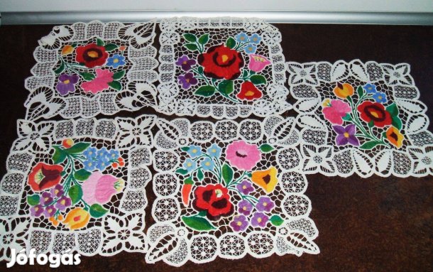7db kézzel hímzett,riselt terítő egyben,vagy bontva