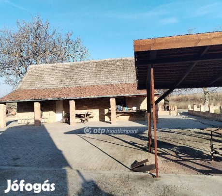 80 nm-es ház eladó Dunaújváros