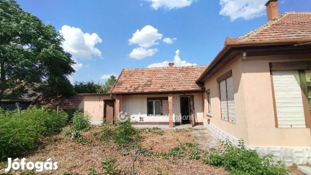 80 nm-es ház eladó Nagykáta