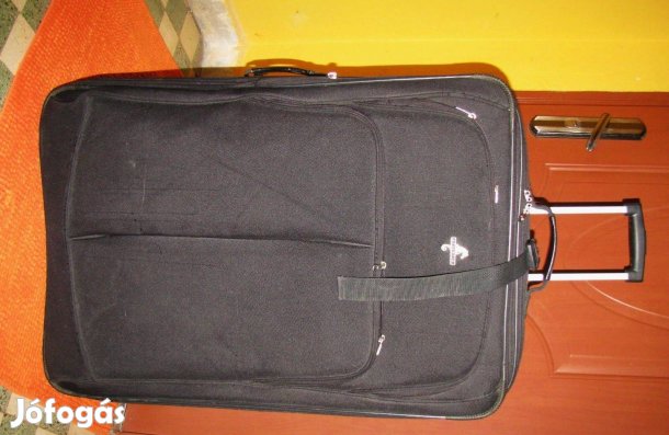 80x53x32x36 Gurulós bőrönd Csikóhal emblémás ára alatt erős vászon