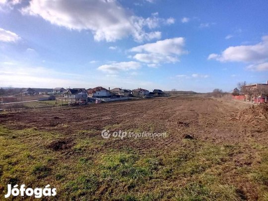 814 nm-es telek eladó Dány