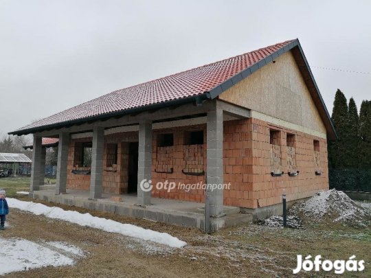 81 nm-es ház eladó Cegléd