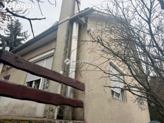 81 nm-es ház eladó Érd