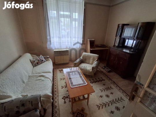 81 nm-es ház eladó Jászkarajenő