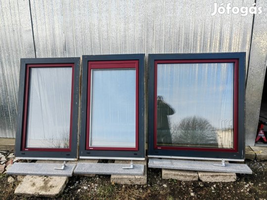 83x131 és 116x131 antracit 3 és 4 rétegű bukó-nyíló ablakok