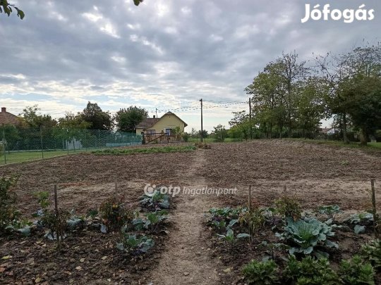 844 nm-es telek eladó Tiszaigar