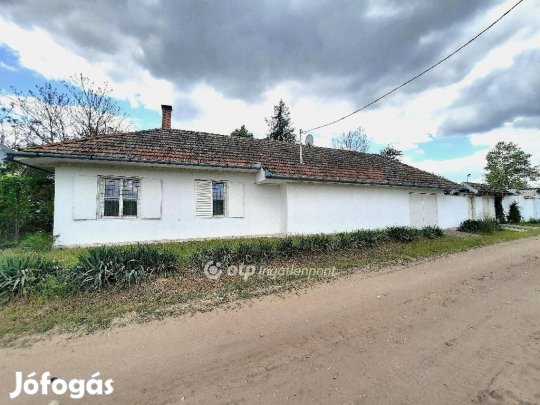 84 nm-es ház eladó Cegléd