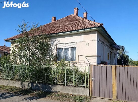 84 nm-es ház eladó Jászfényszaru