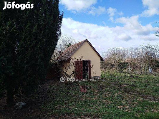 84 nm-es ház eladó Pápa