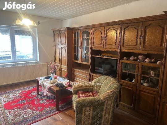 84 nm-es ház eladó Pécs