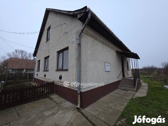 84 nm-es ház eladó Tiszacsege