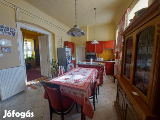 84 nm-es lakás eladó Pécs