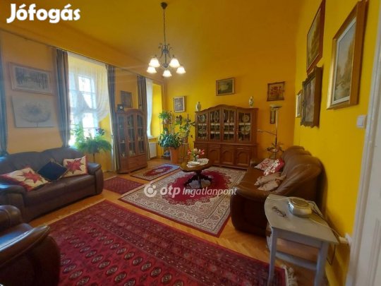 84 nm-es lakás eladó Pécs