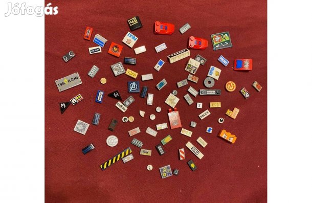 84db mintás vagy matricázott LEGO csempe, kocka (alkatrész)