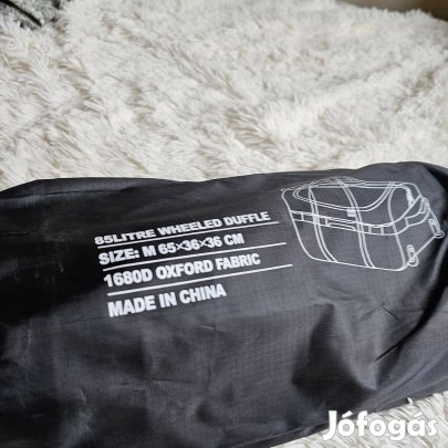 85 Literes kicsire össze csomagolható gurulos börönd új