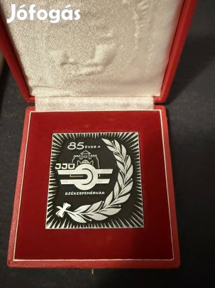 85 éves a Székesfehérvári Jármű javító üzem plakett 