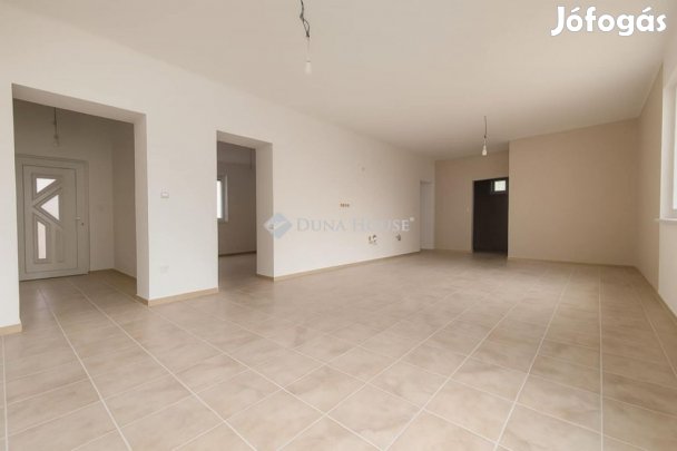 85 nm-es ház eladó Monor