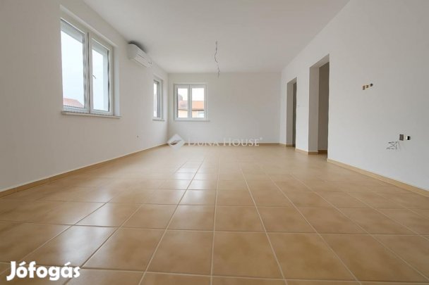 85 nm-es ház eladó Monor