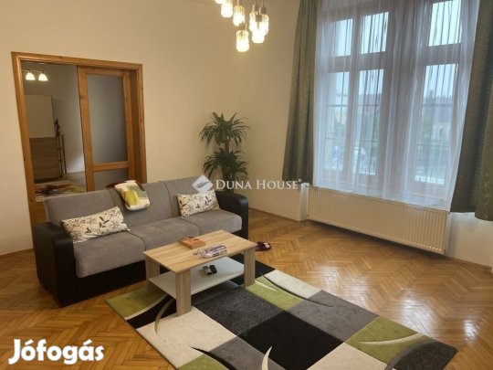 85 nm-es lakás eladó Pécs