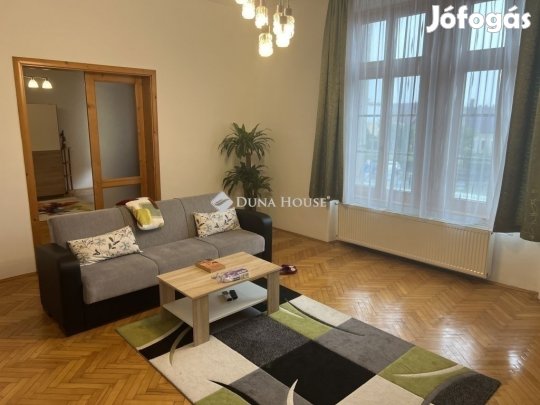 85 nm-es lakás eladó Pécs