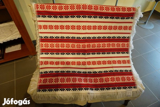 85x85 cm.-es hevesi háziipari piros-fekete-fehér szőttes eladó