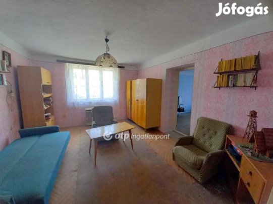 86 nm-es ház eladó Csongrád