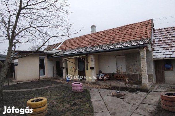 87 nm-es ház eladó Jászberény