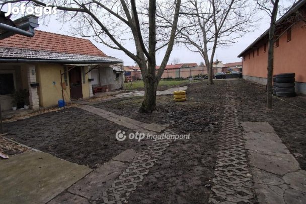 87 nm-es ház eladó Jászberény