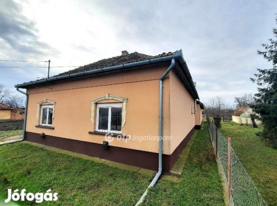 87 nm-es ház eladó Jászkarajenő