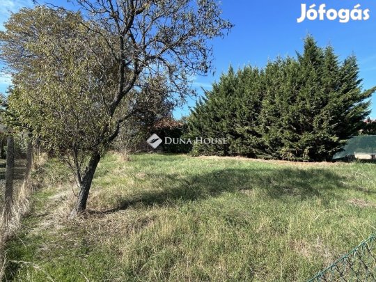 880 nm-es telek eladó Velence