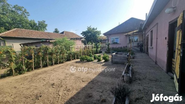 88 nm-es ház eladó Albertirsa