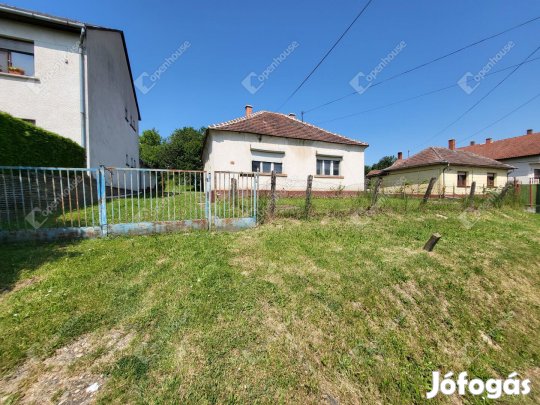 88 nm-es ház eladó Bak