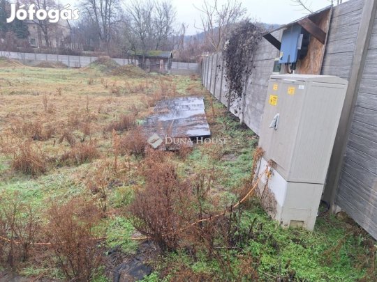 892 nm-es telek eladó Neszmély