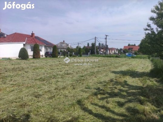 895 nm-es telek eladó Csepreg