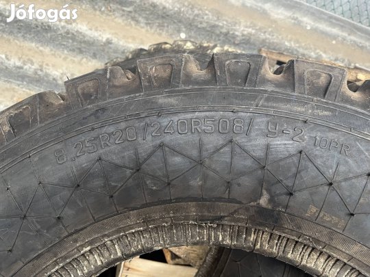 8.25R20 gumiabroncs 