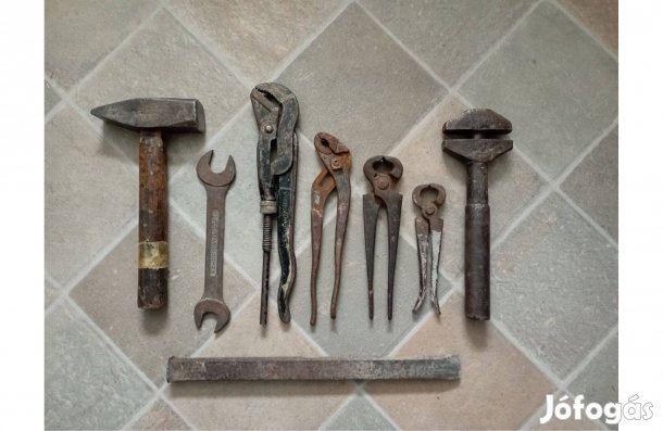 8 db-os kézi szerszám készlet csomag kalapács fogó kulcs eladó
