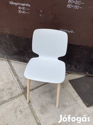 8db Fehér érkező szék