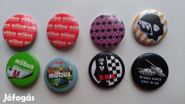 8db kitűző , jelvény