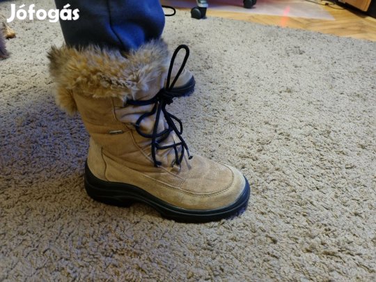 9000 Ft-ért eladó a képen látható 38-as női hótaposó