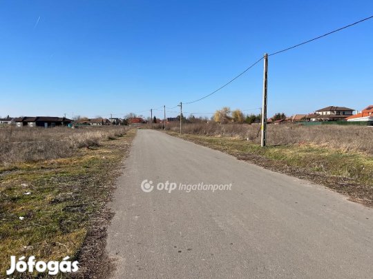 903 nm-es telek eladó Seregélyes