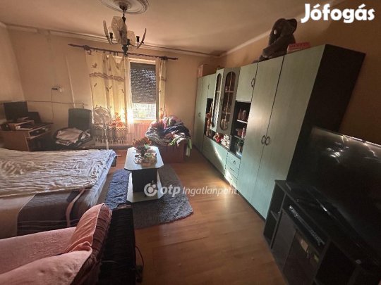 90 nm-es ház eladó Nádudvar