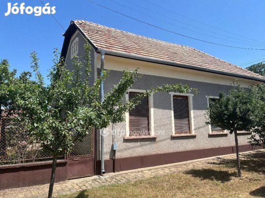 90 nm-es ház eladó Nagykőrös
