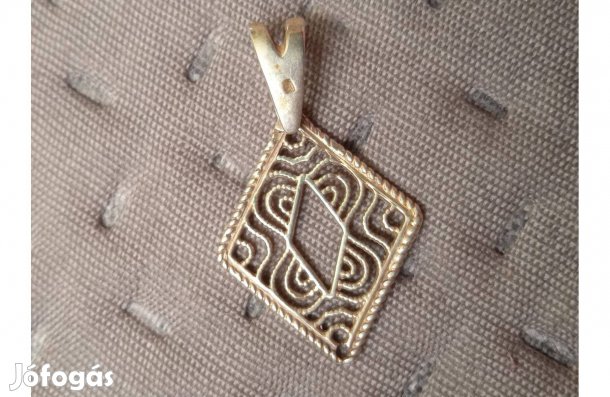 925-ös ezüst, csipkemintás medál