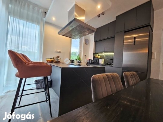 92 nm-es lakás eladó Pécs