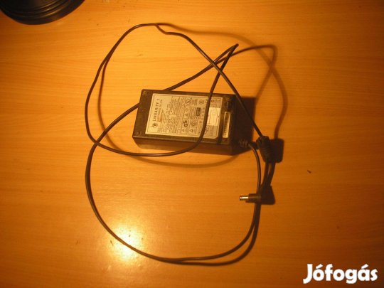 9326 12V 4A tápegység adapter 5,5/3mm LAD6019AB4