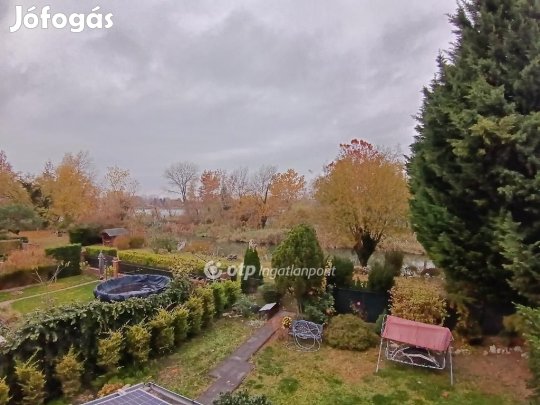 93 nm-es ház eladó Áporka